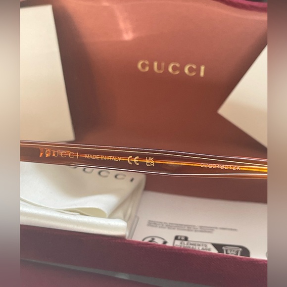 NWT Authentic GUCCI Sunglasses with all the original packaging & Organizer🧡 🧡 - Picture 9 of 12